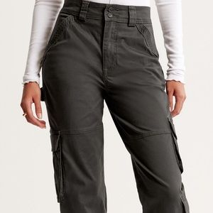 NWT Abercrombie & Fitch Relaxed Cargo Pant in Dark Grey
